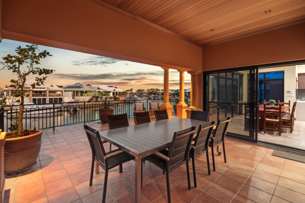 Holiday Home in Halls Head with Kayak & Paddleboard, Halls Head
