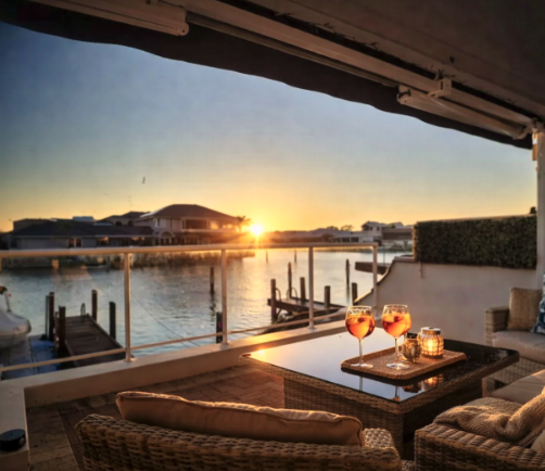 Waterfront Canal Retreat, Jetty, Kayaks & Dolphin, Halls Head