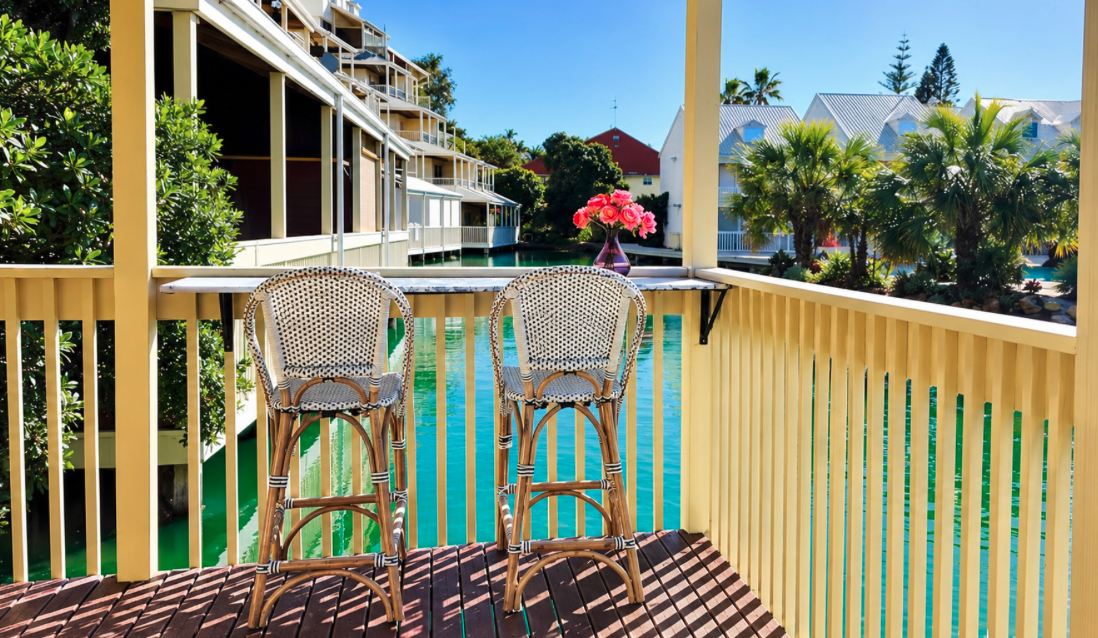 Fairy House on the Lake, Resort with Pool & Lake, Mandurah